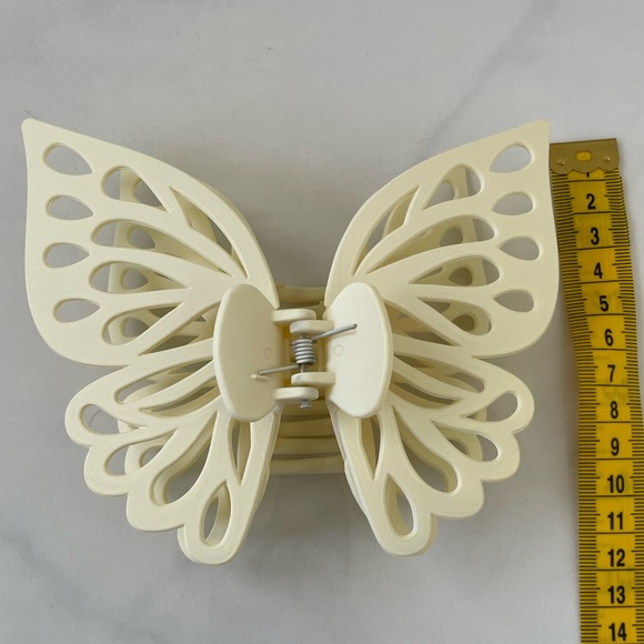 Butterfly hair clip, it is 12cm high and 14cm width - Picture 3 of 4